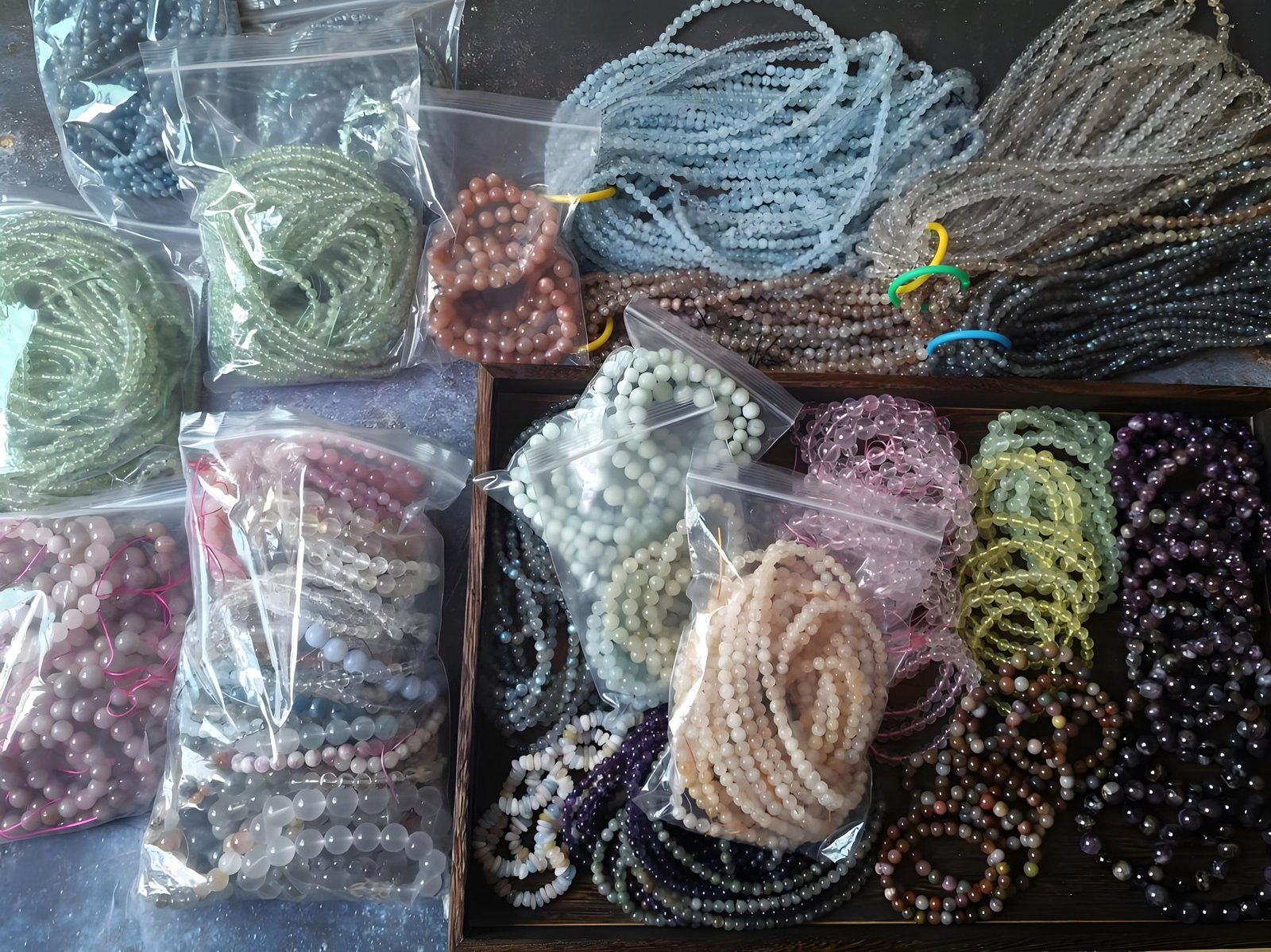 How to Solve Batch Color Variation & Inconsistent Quality for Natural Crystal Bracelet Sourcing? Real‑world Case